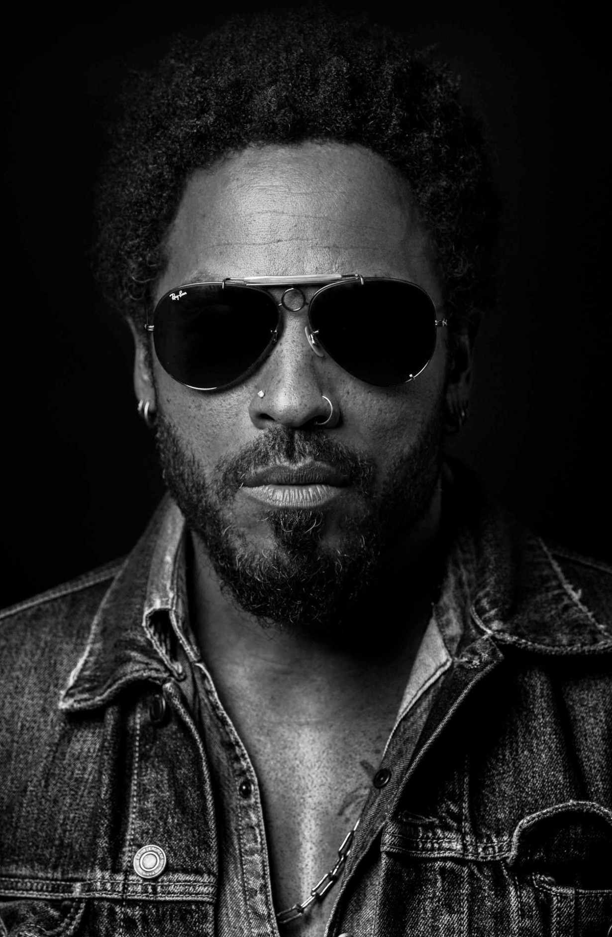 Der Musiker Lenny Kravitz porträtiert von Till Brönner 2015. Courtesy: Nadine Dinter Portrait von Till Brönner von Lenny Kravitz